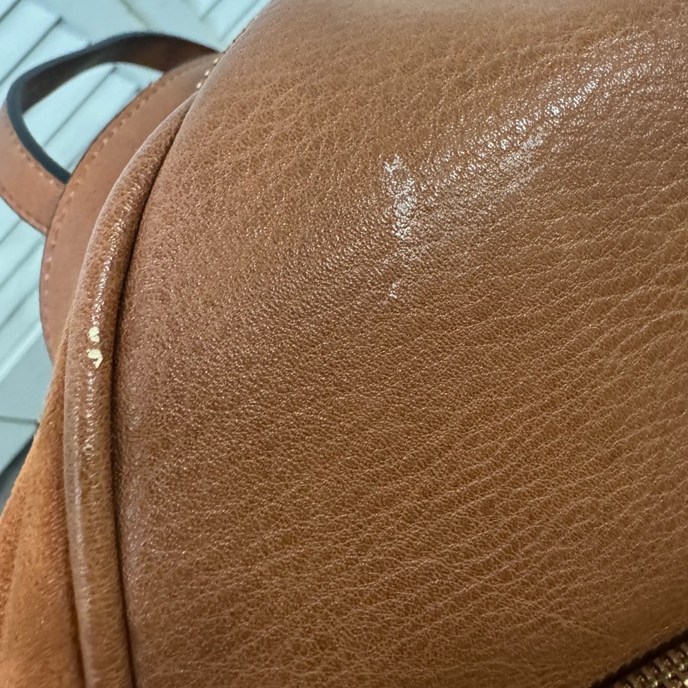 Backpack has few flaws on the side - Picture 9 of 14